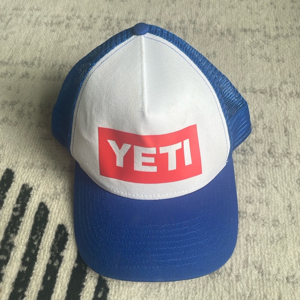 NWT Yeti Trucker Hat